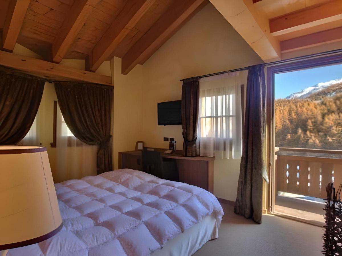 Hotel Bait De Angial リヴィーニョ エクステリア 写真