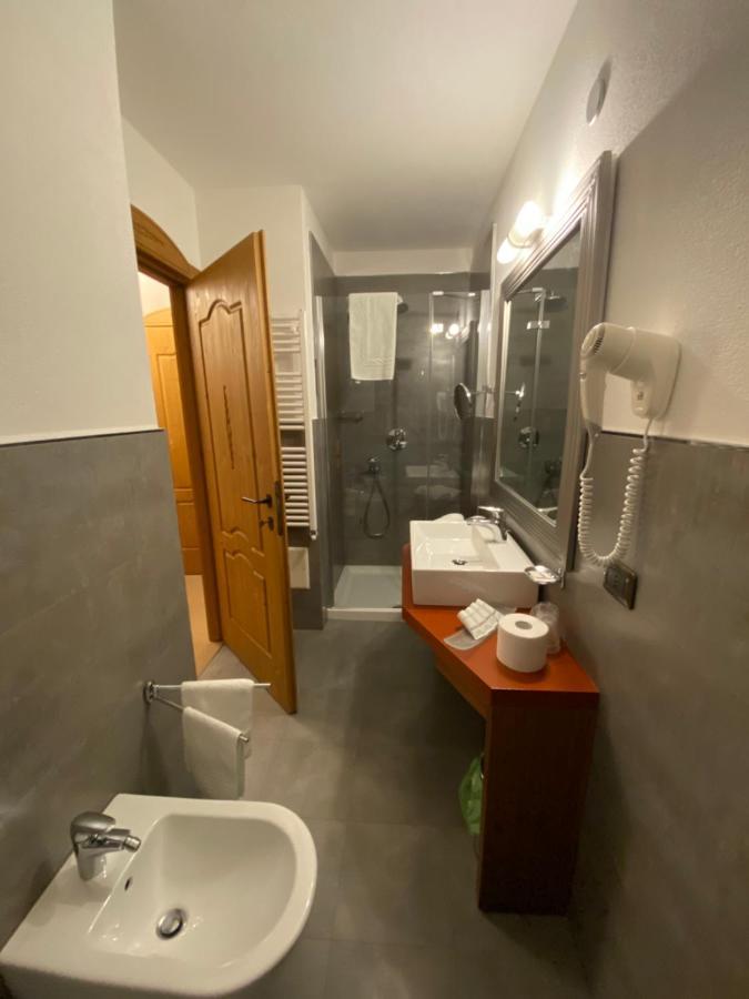 Hotel Bait De Angial リヴィーニョ エクステリア 写真