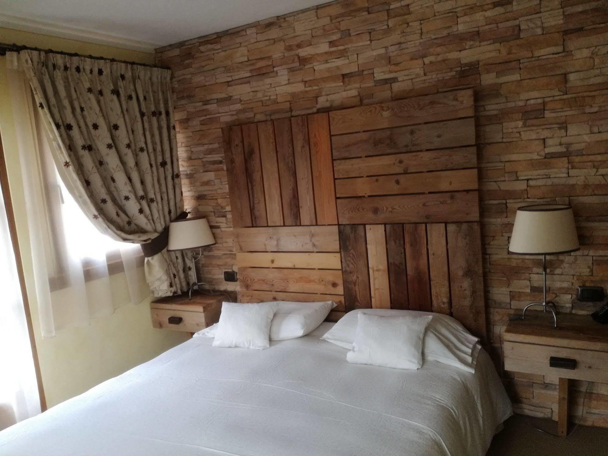 Hotel Bait De Angial リヴィーニョ エクステリア 写真