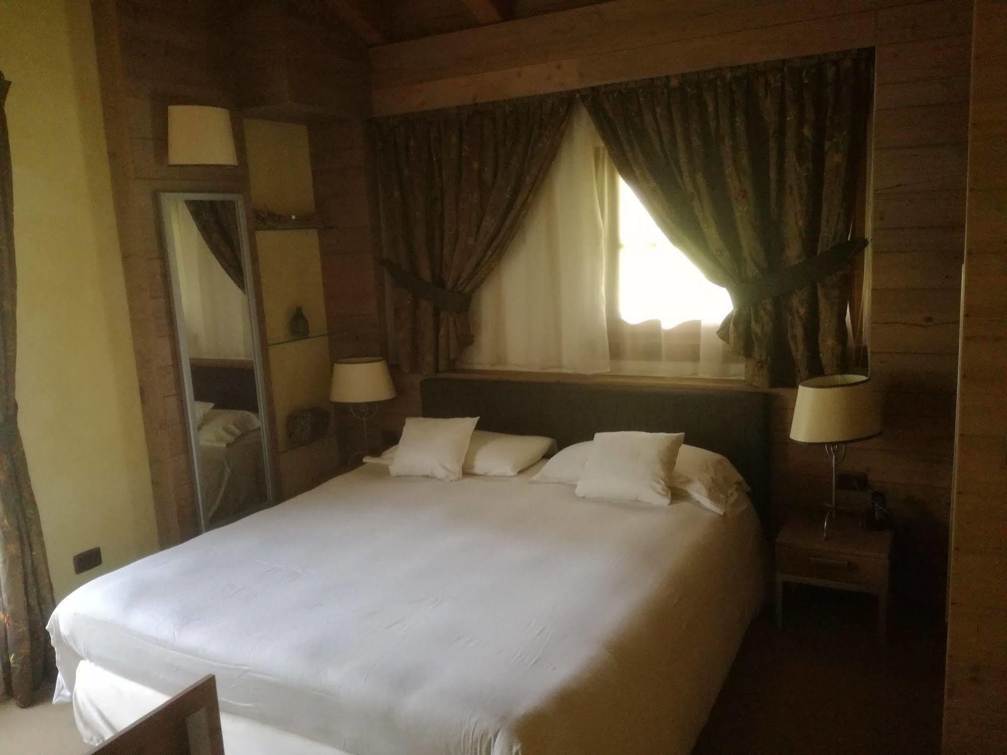 Hotel Bait De Angial リヴィーニョ エクステリア 写真