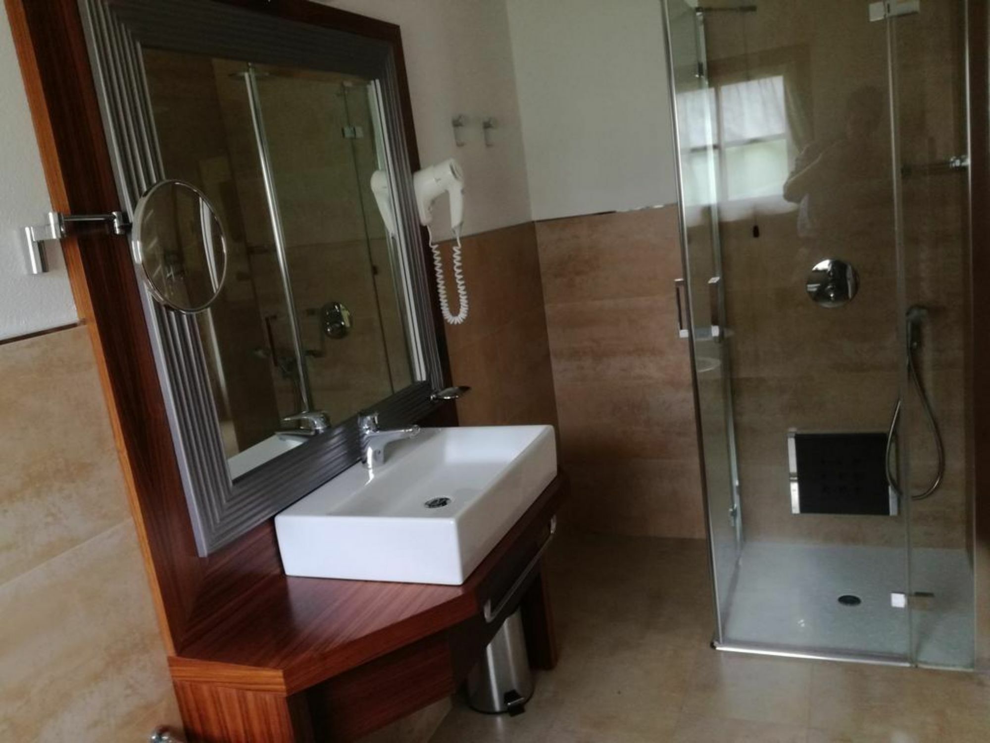 Hotel Bait De Angial リヴィーニョ エクステリア 写真